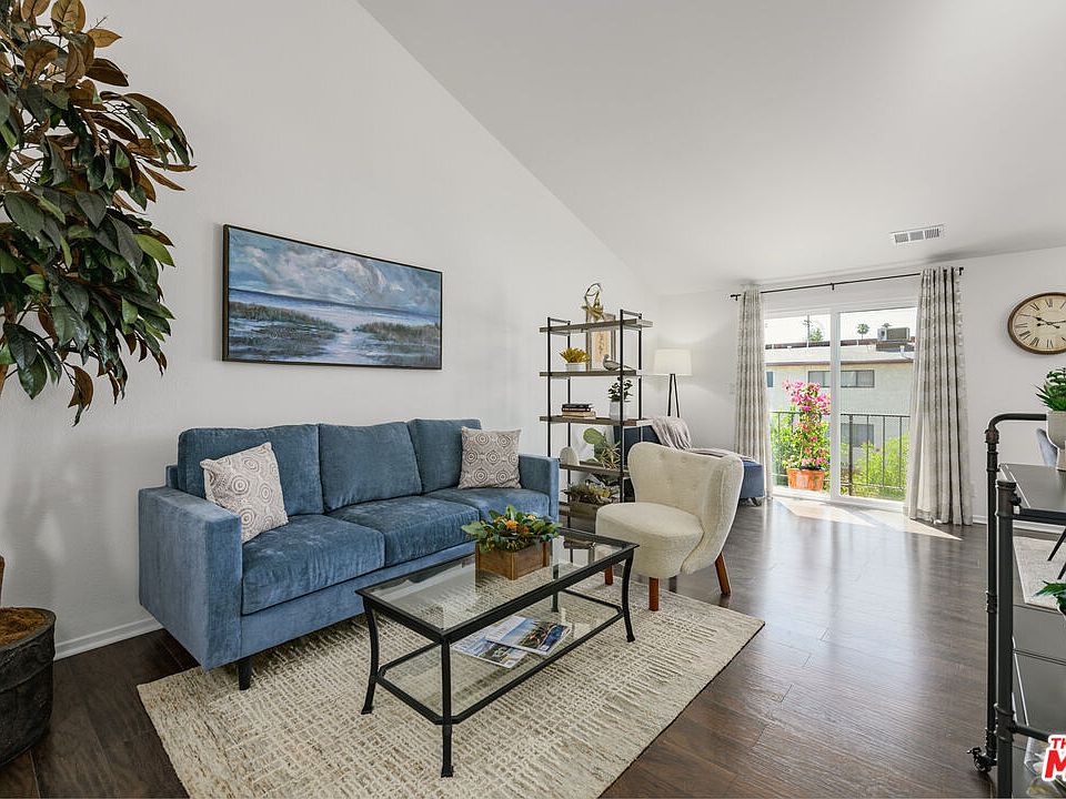 1st image of 7439 Woodman Ave Unit 25