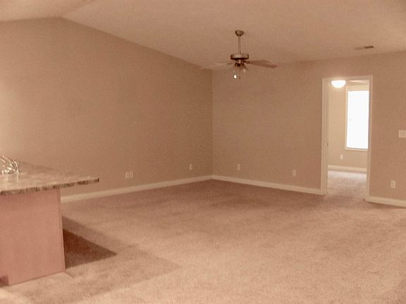4th image of 108 S Carbon St APT D