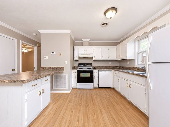 5th image of 107 Cardinal Acres Dr
