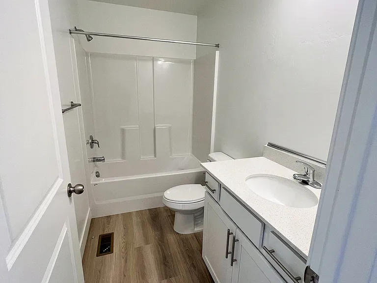 904 N 1150 E — Photo 15