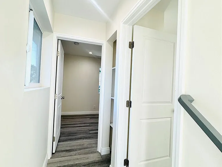 9318 Encino Ave — Photo 16