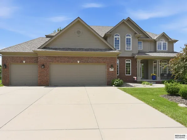 16163 Pinkney St, Omaha, NE 68116