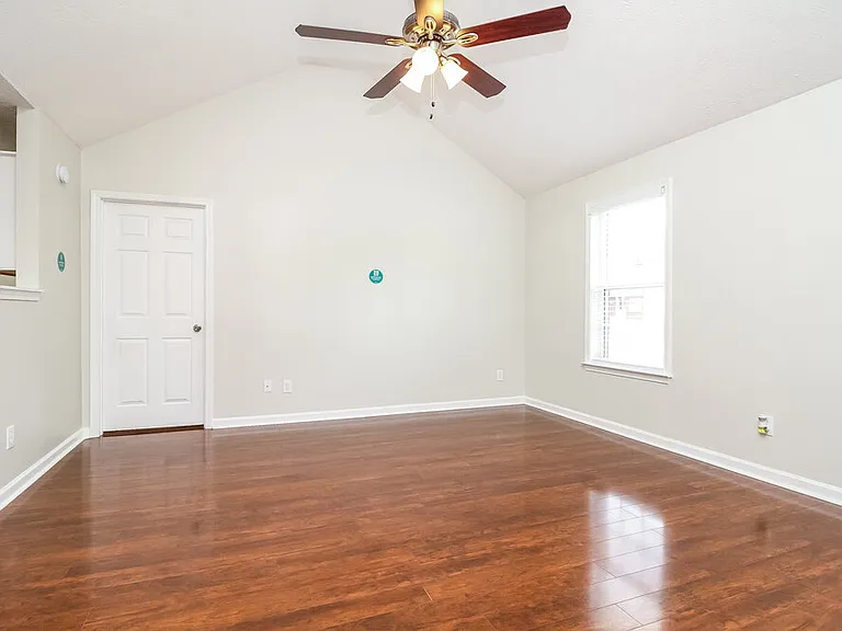 615 Zellwood Dr — Photo 3