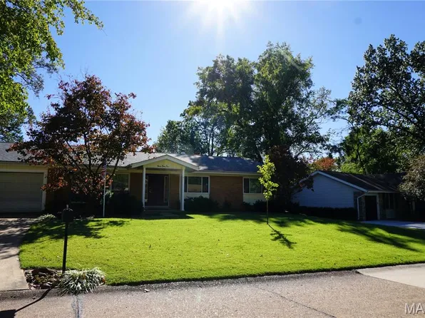 744 Bergerac Dr, Saint Louis, MO 63141