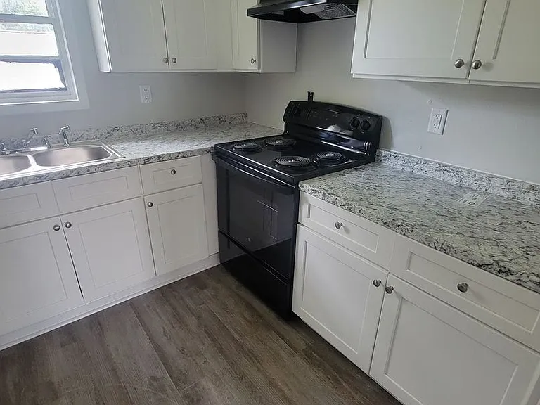 600 McPherson St — Photo 3