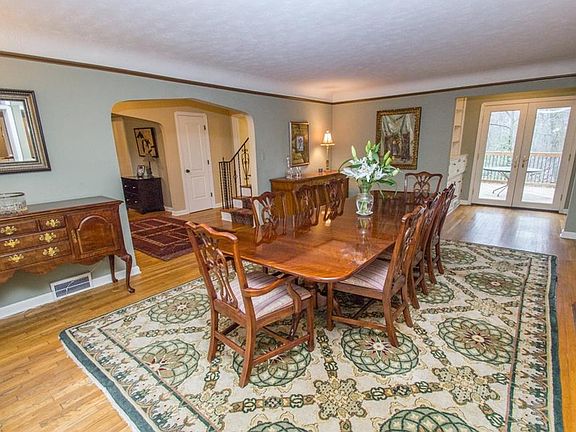 5th image of 440 Parklawn Dr