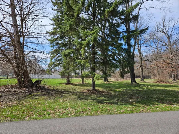 2820 Benton St, Lake Station, IN 46405