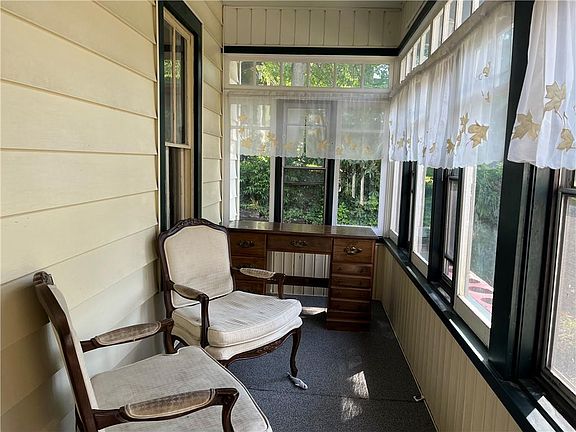 2nd image of 861 Liberty St #2