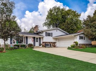 926 Downing Dr, Waukesha, WI 53186