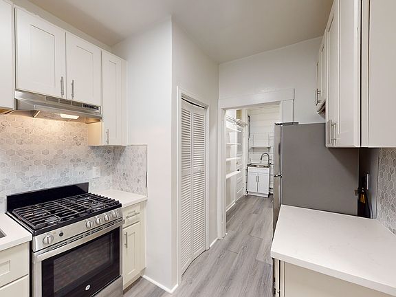 5th image of 633 Oak St APT 4