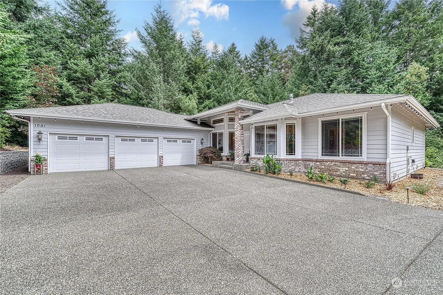 1091 Paha View Drive photo 1