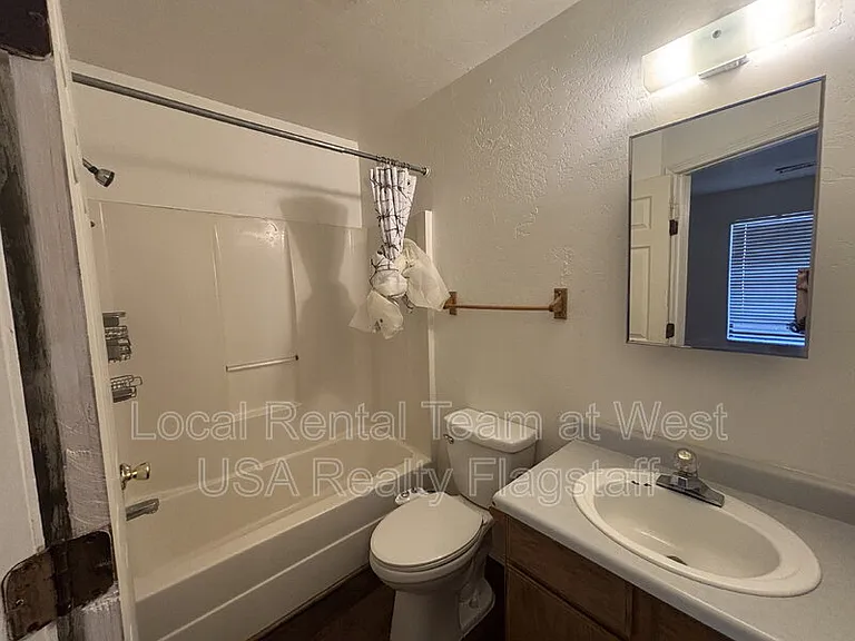 625 S Fountaine St #B — Photo 13