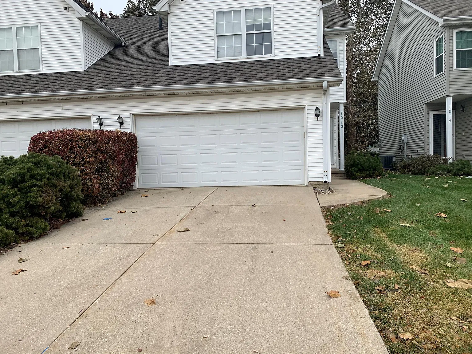 3 bed, 2.5 bath, 2024 sqft, $2,045 — Photo 2