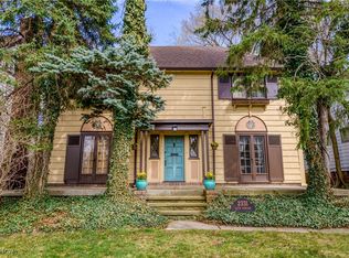2331 S Overlook Rd, Cleveland Heights, OH 44106