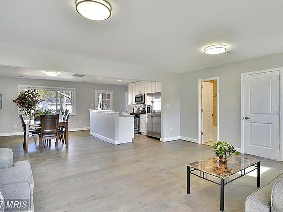 5th image of 3912 Halsey St