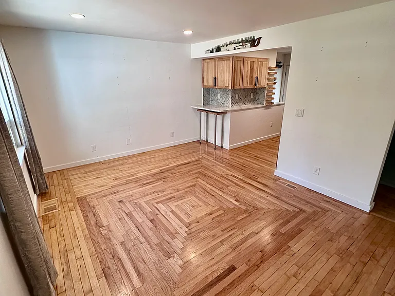 4104 E 36th Ave — Photo 3