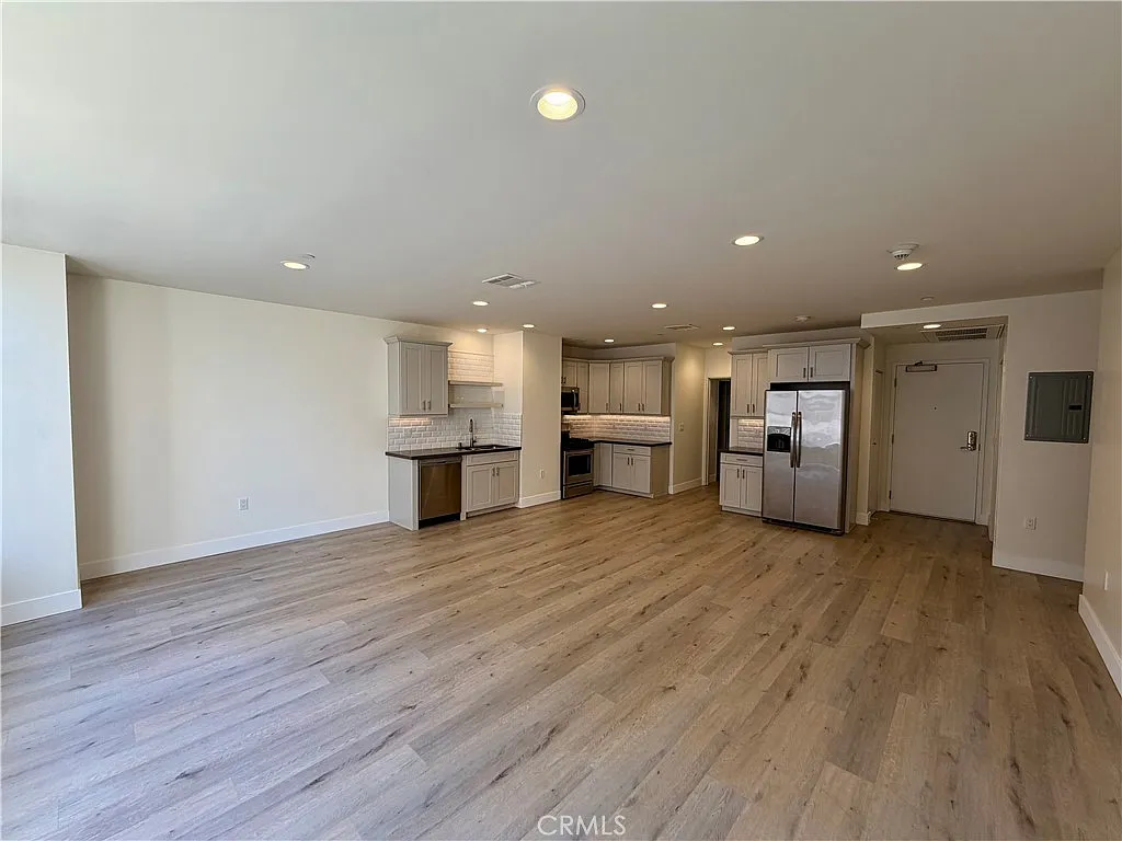 1 bed, 1.5 bath, 990 sqft, $2,550 — Photo 2