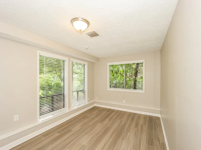 9036 Sterling Ridge Ln — Photo 15