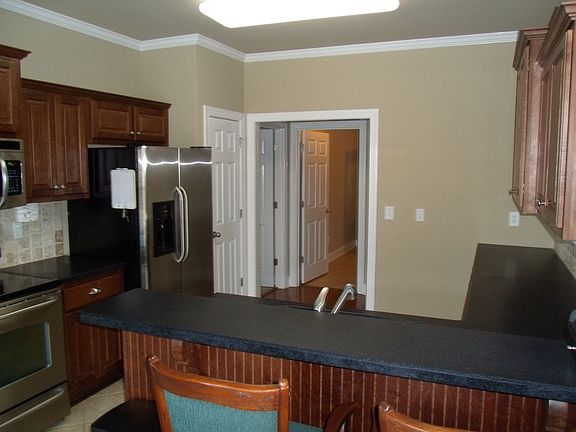 4th image of 300 Roseine Dr