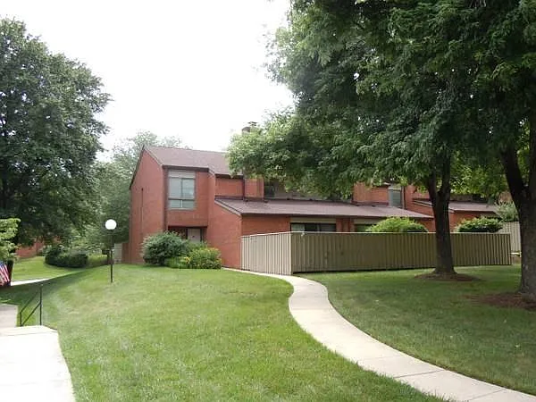 3 bed, 2.5 bath, 2142 sqft, $2,695 — Photo 3