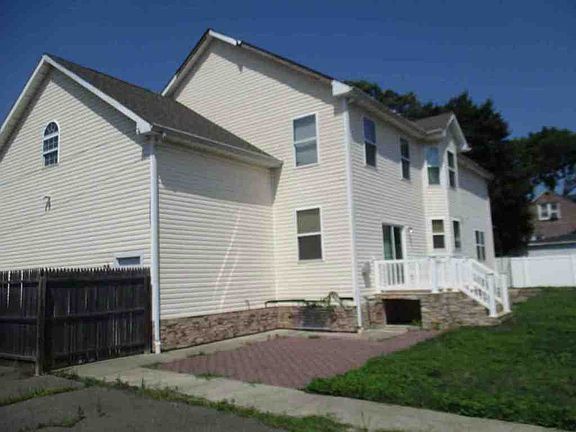 4th image of 278 Liberty St