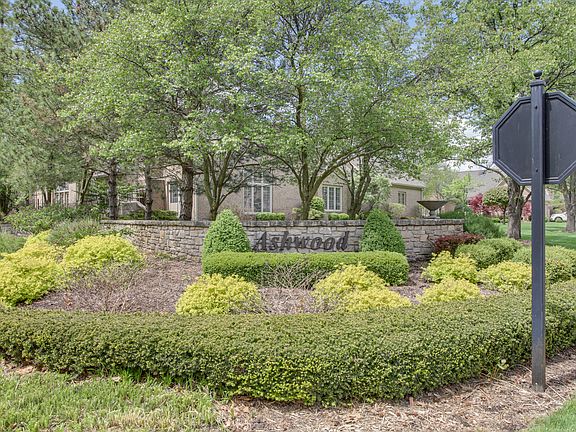 5th image of 1580 Hazelwood Ct W