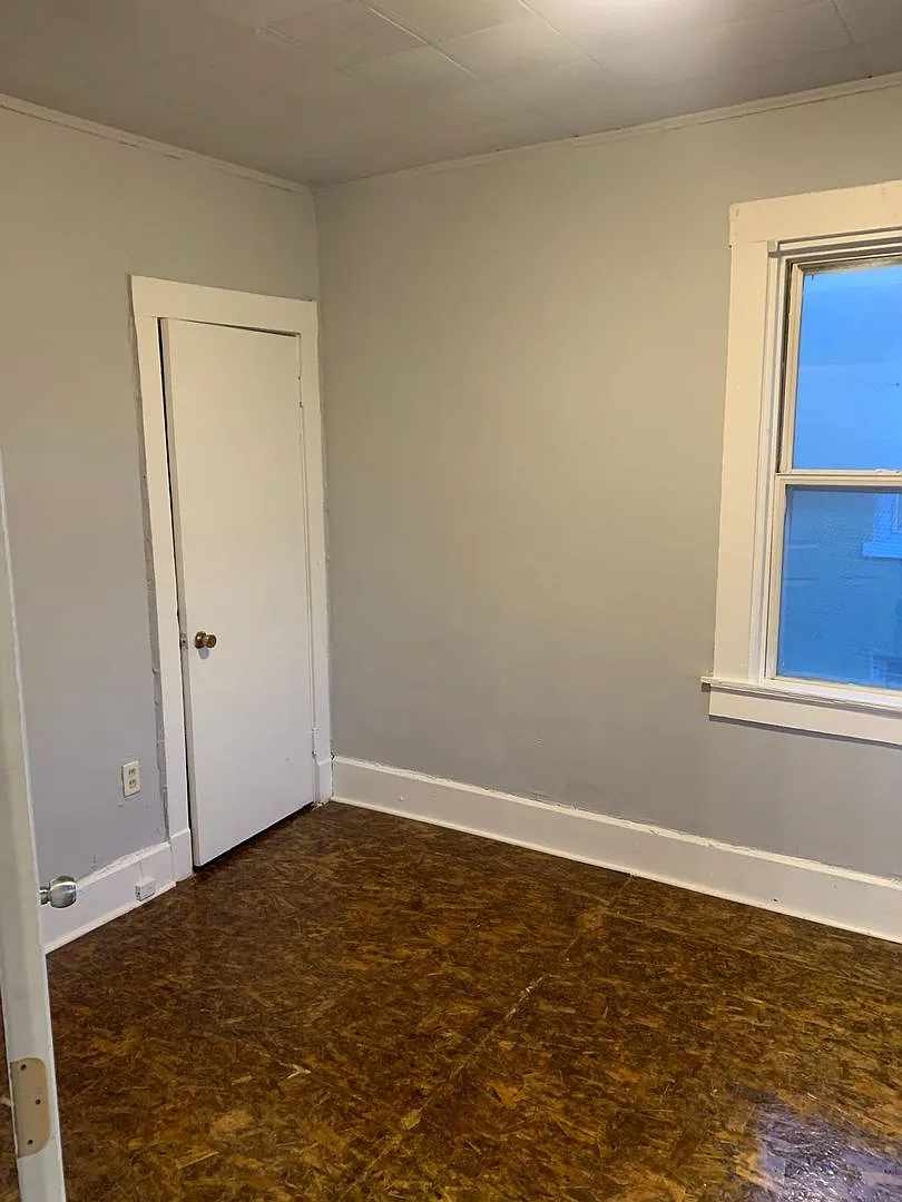 4 Bedroom Single Family — Photo 4