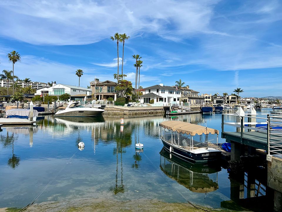 You will be one house away from the bay! It's a great place to put in your paddle board, and it is across from Channel Park.