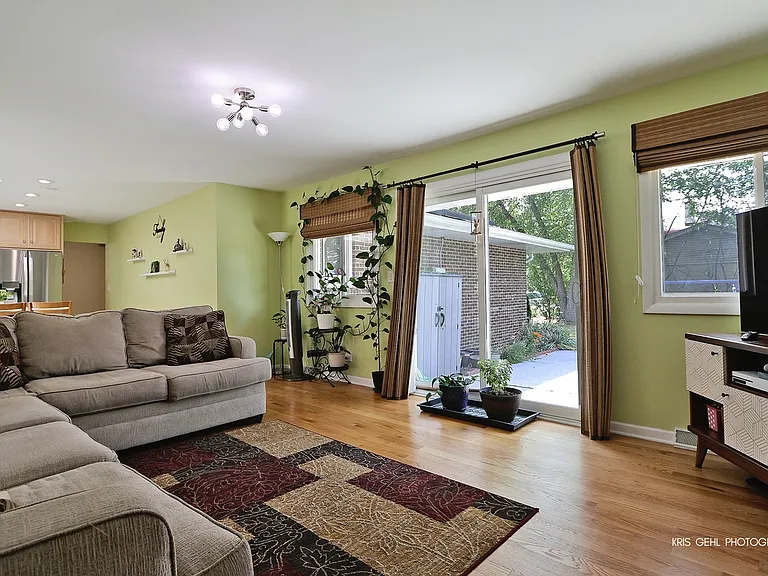 605 W Gilbert Rd — Photo 11