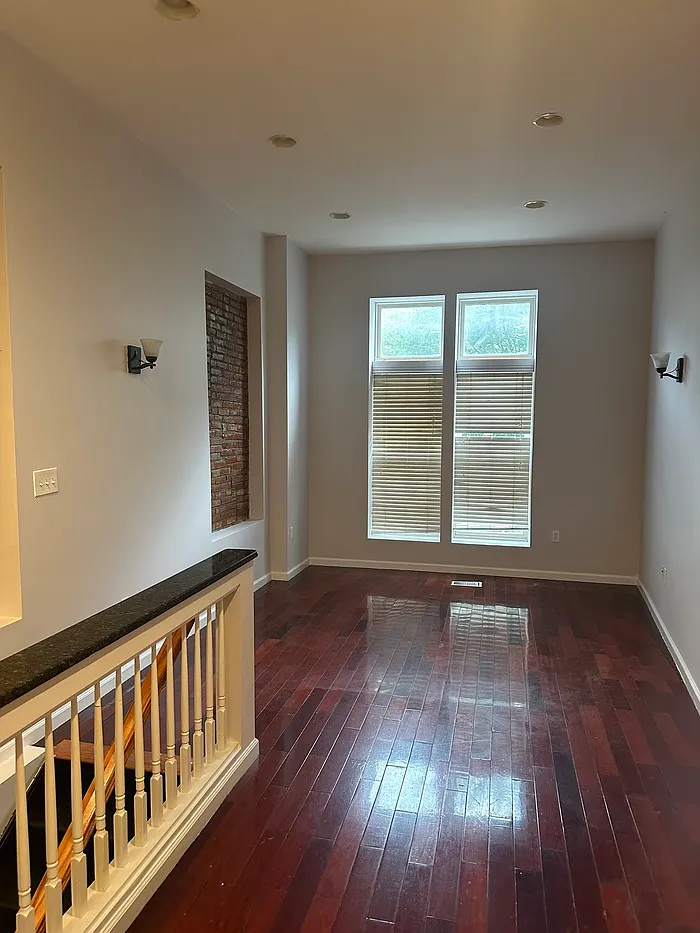 Building Photo - 2215 Eutaw Pl #1