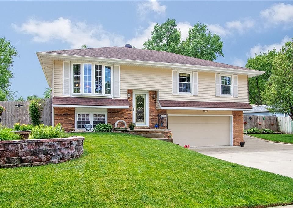 1st image of 800 Parkview Ln