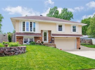 800 Parkview Ln, Carlisle, IA 50047