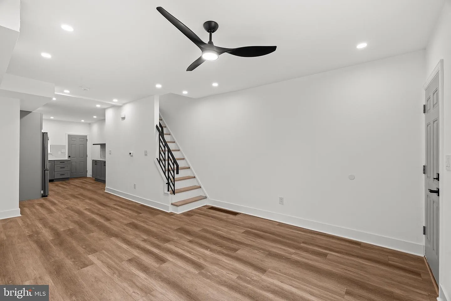 3 bed, 1000 sqft, $1,700 — Photo 4