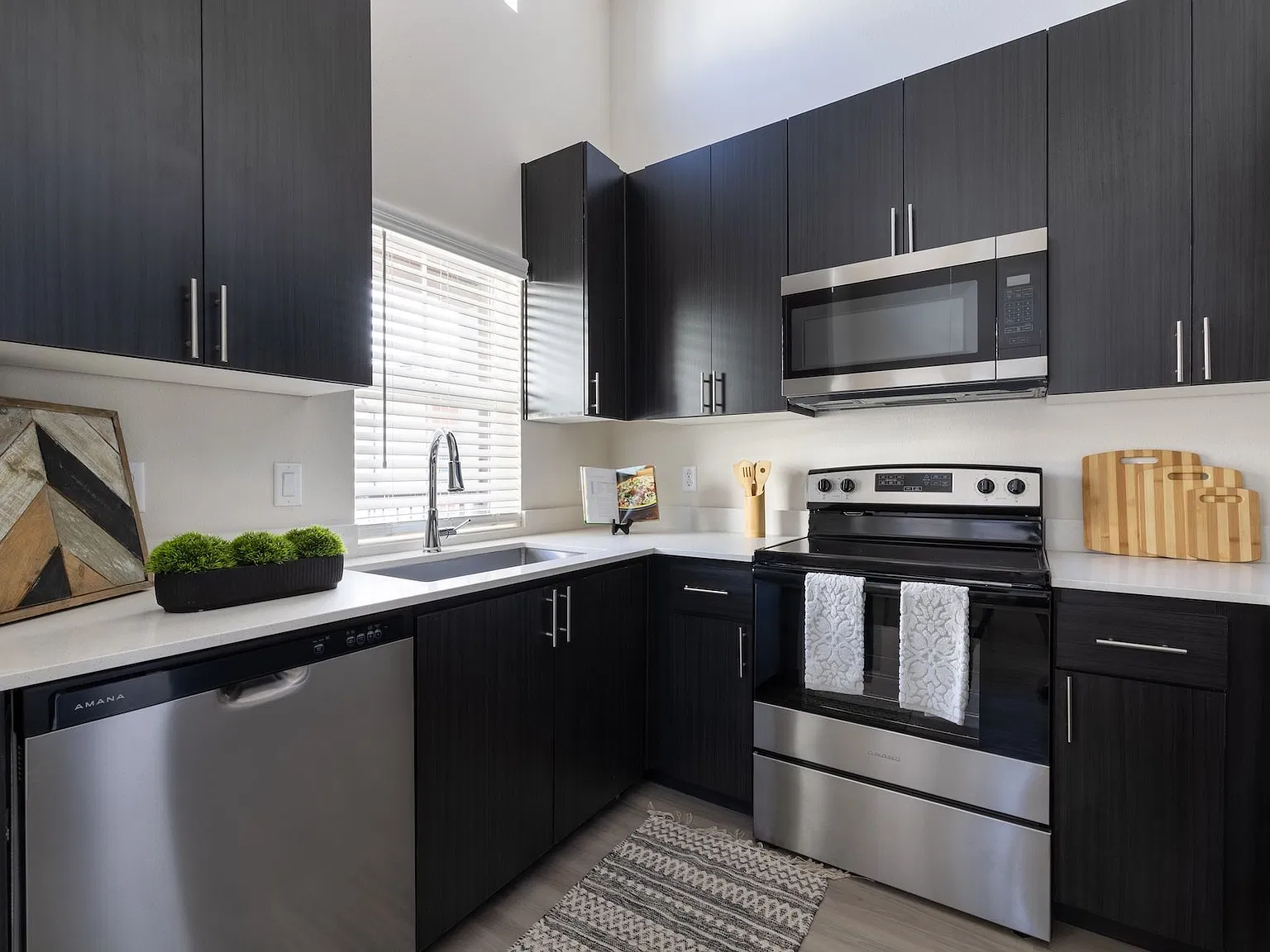 Patriot Square Apartments — Photo 1