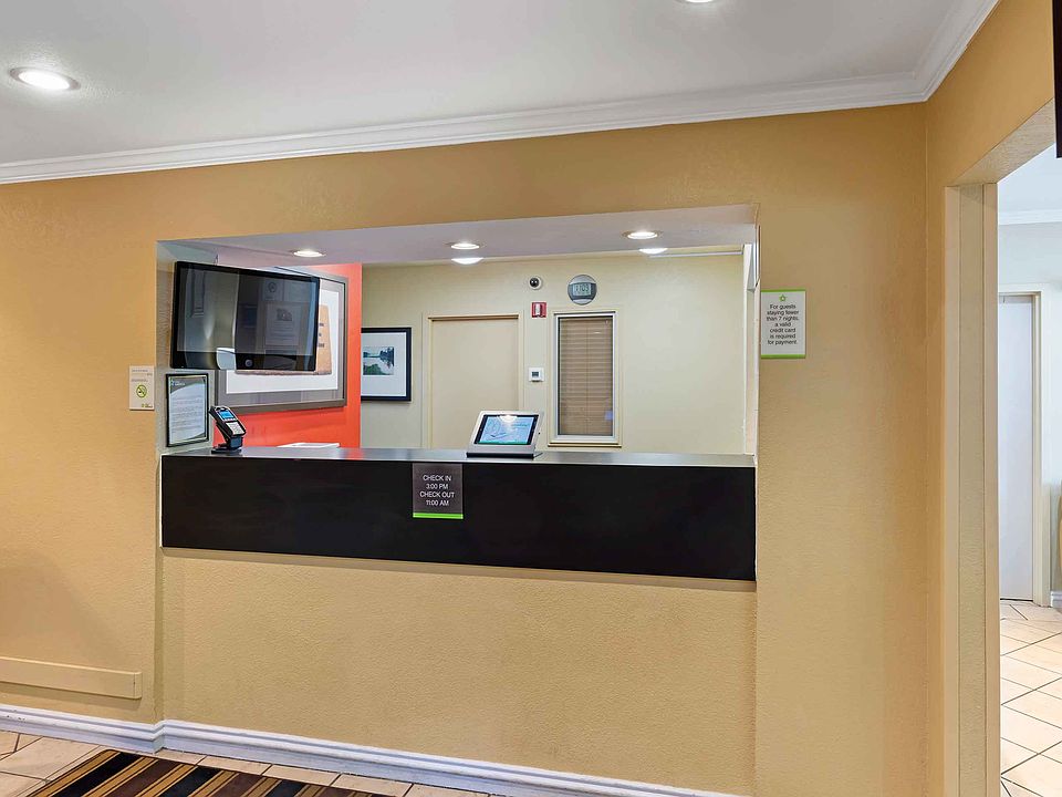 Lobby and Guest Check-in