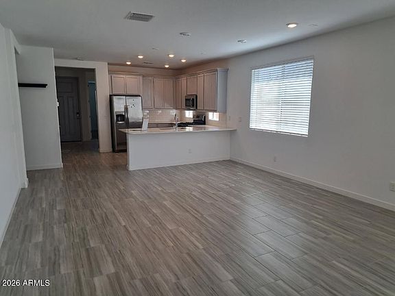 5th image of 432 W TAMARACK Drive