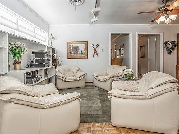 5th image of 2441 Medford Ct E