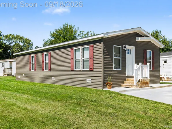 470 Flamingo St, Rochester Hills, MI 48309