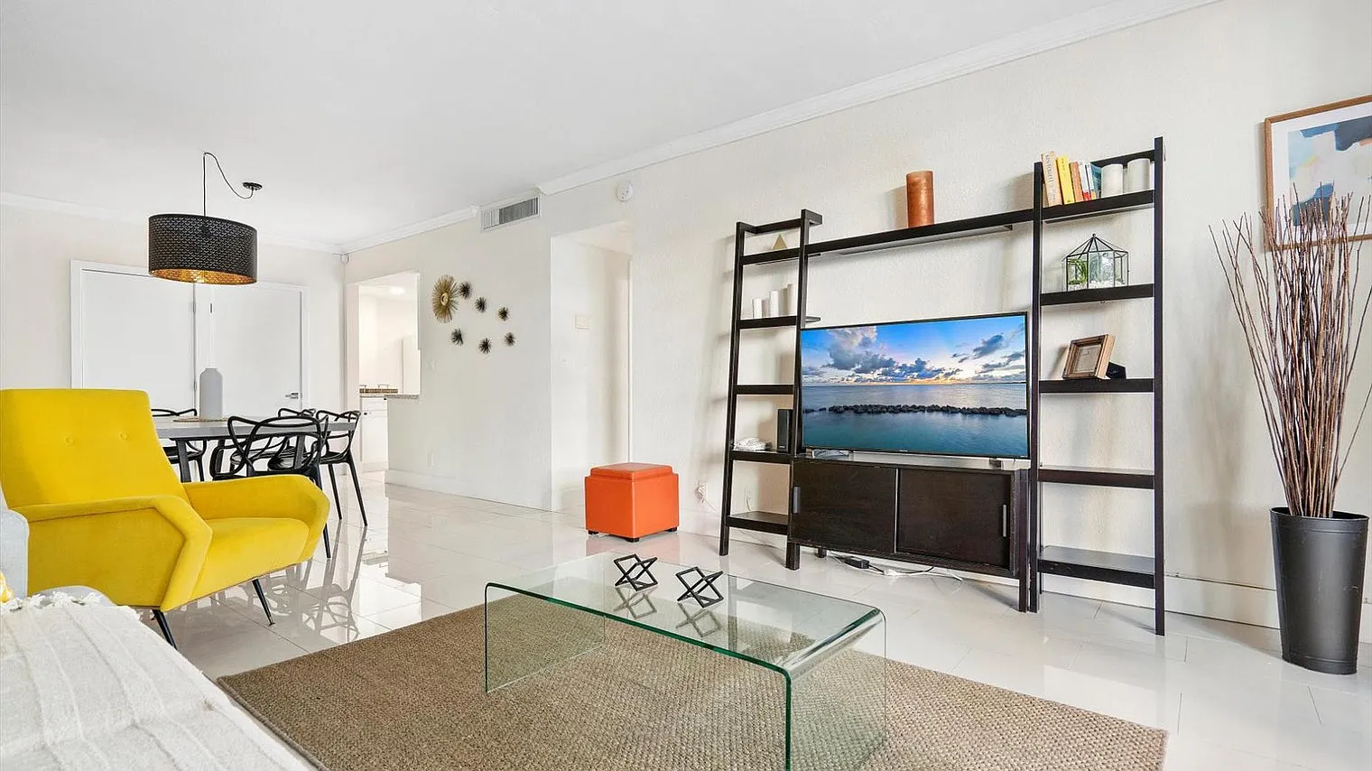 1 bed, 2.0 bath, 871 sqft, $4,726 — Photo 4