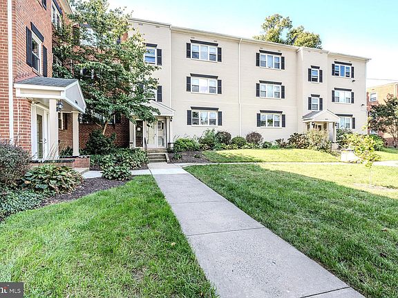 2nd image of 3047 Patrick Henry Dr APT 302
