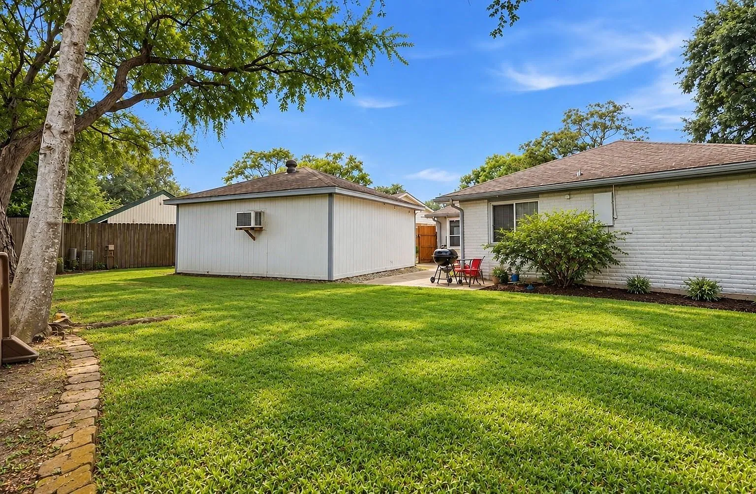 4 bed, 2.0 bath, 1882 sqft, $2,300 — Photo 4