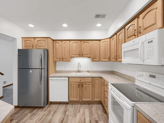 3rd image of 7345 Franklin Ave W