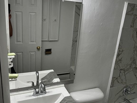 2nd image of 305 N Hyde Park Ave #305