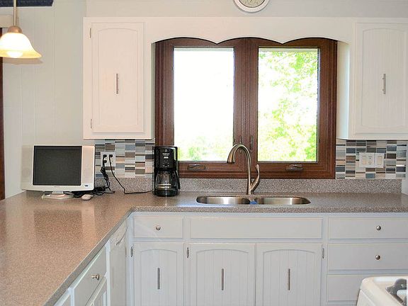 3rd image of 3940 Comanche Ct