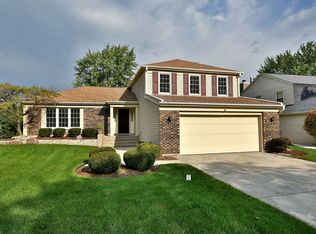 2242 Appleby Dr, Wheaton, IL