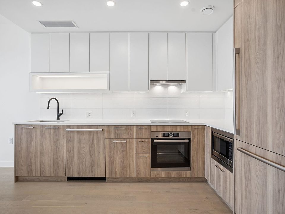 1st image of 8398 Oak St #202