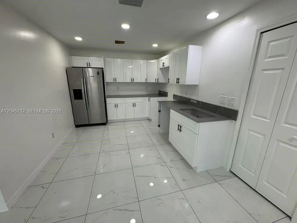 3 bed, 2.0 bath, $1,650 — Photo 1