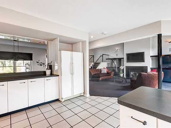 4th image of 11 Shoreby Dr