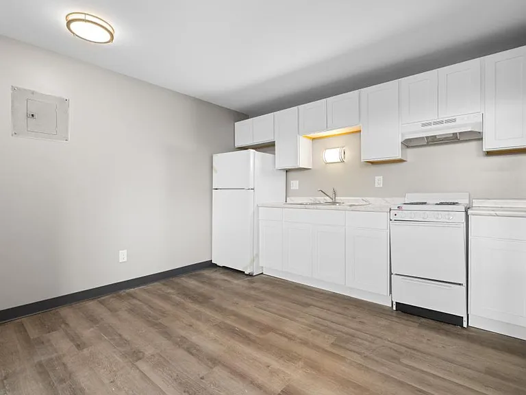 Maplewood Apartments — Photo 7