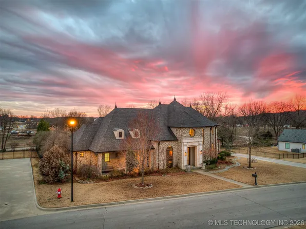 3306 W 68th St, Tulsa, OK 74132